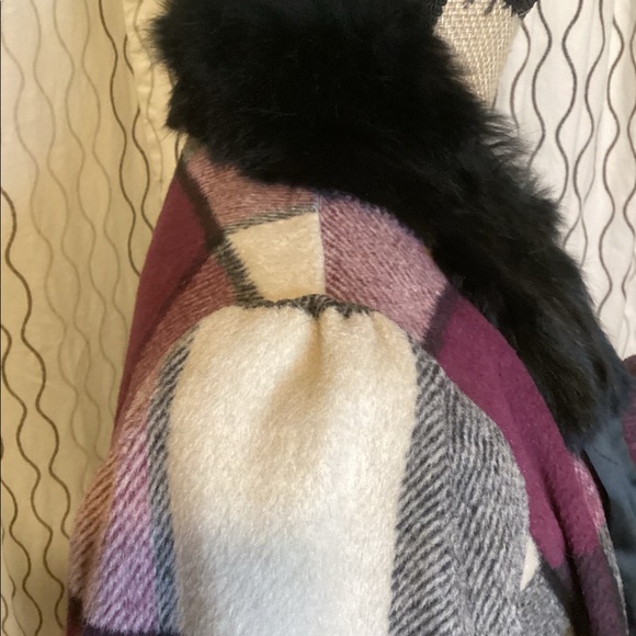 Plaid Coat w/Detachable Angora Collar - Picture 6 of 8